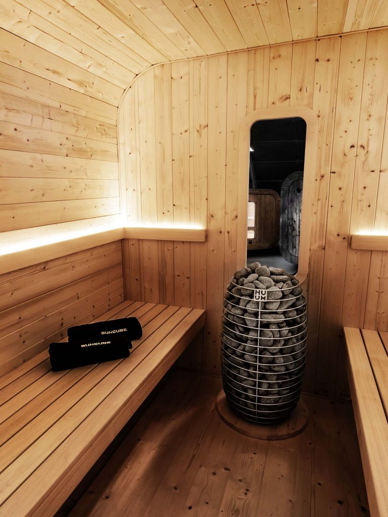 Gartensauna SunCube Interieur mit Saunaofen
